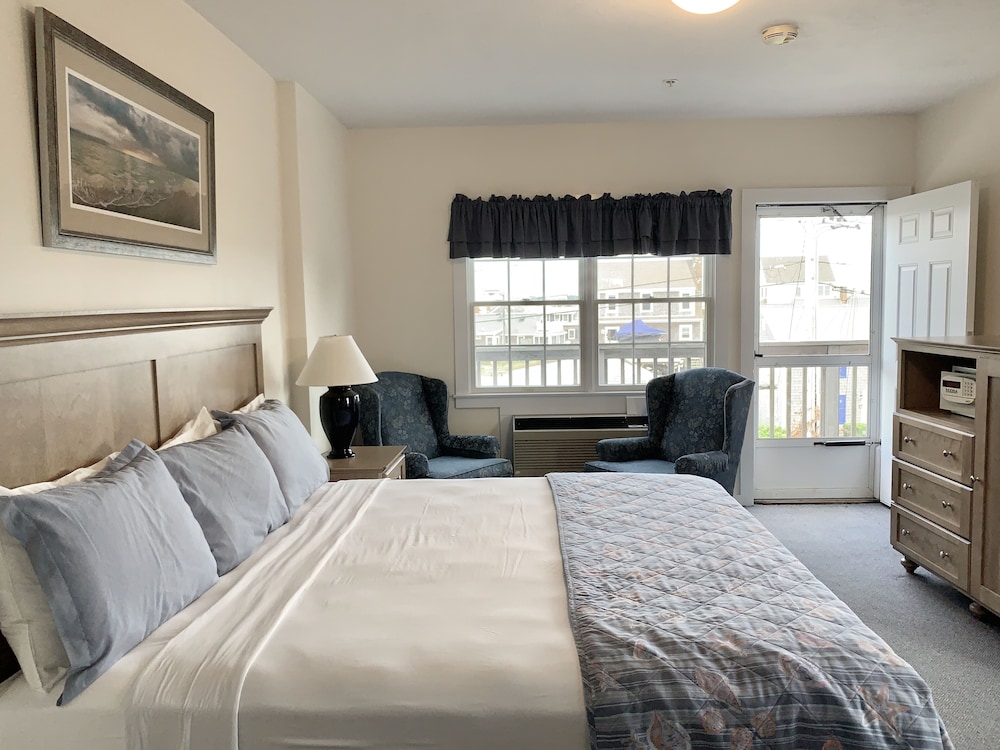 Lighthouse Inn 8/50