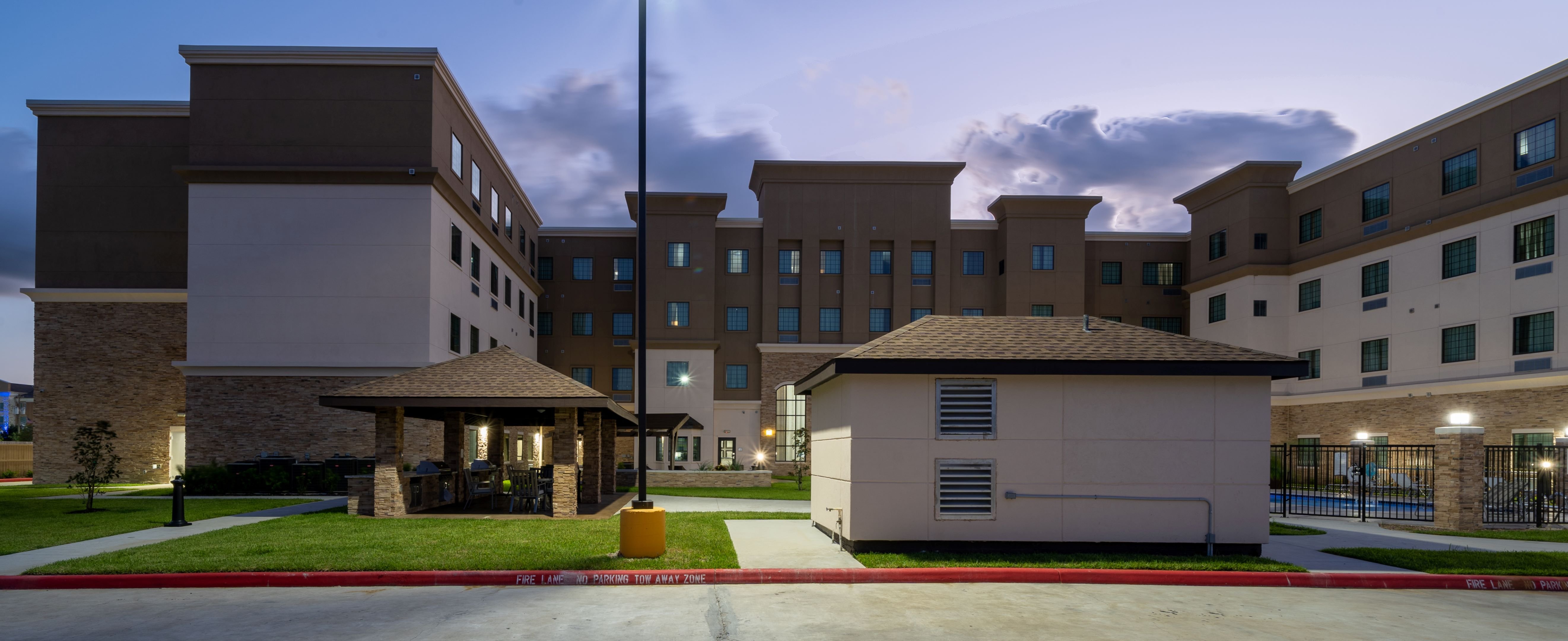 Staybridge Suites Houston East - Baytown 71/76