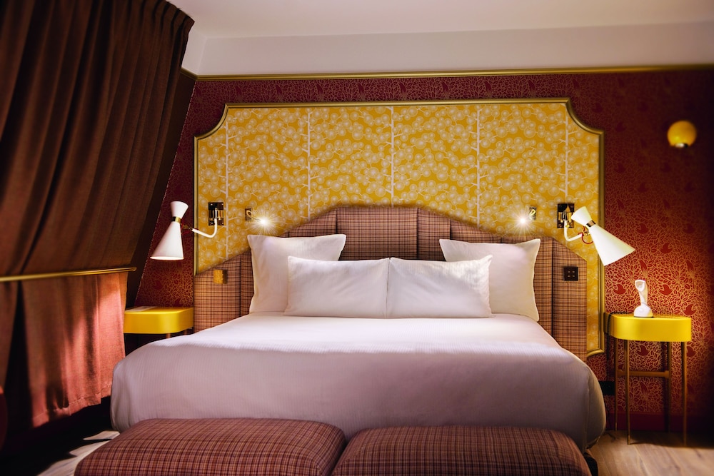 Idol Hotel 11/47
