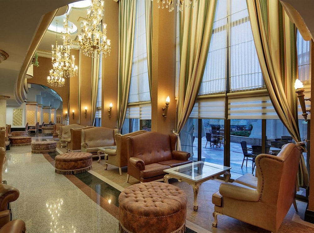 Sunrise Queen Resort 24/50