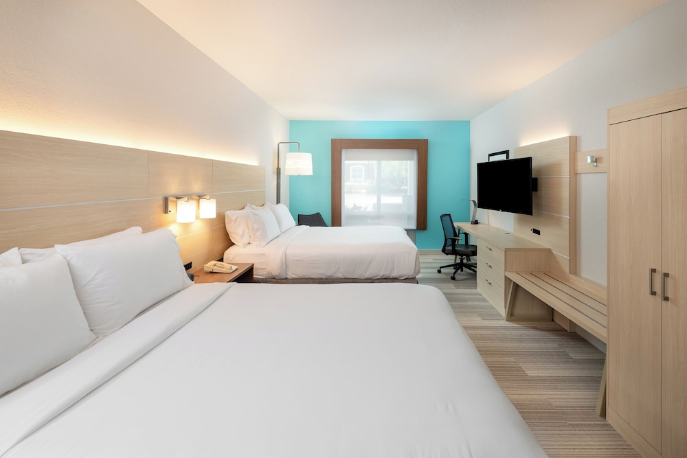 Holiday Inn Express Hotel & Suites Daphne 17/74