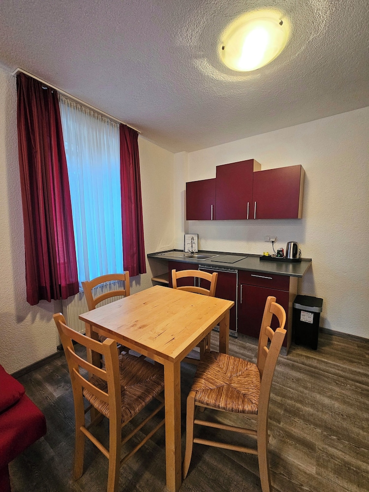 Historisches Hotel Weinrestaurant Zum Grünen Kranz 35/50