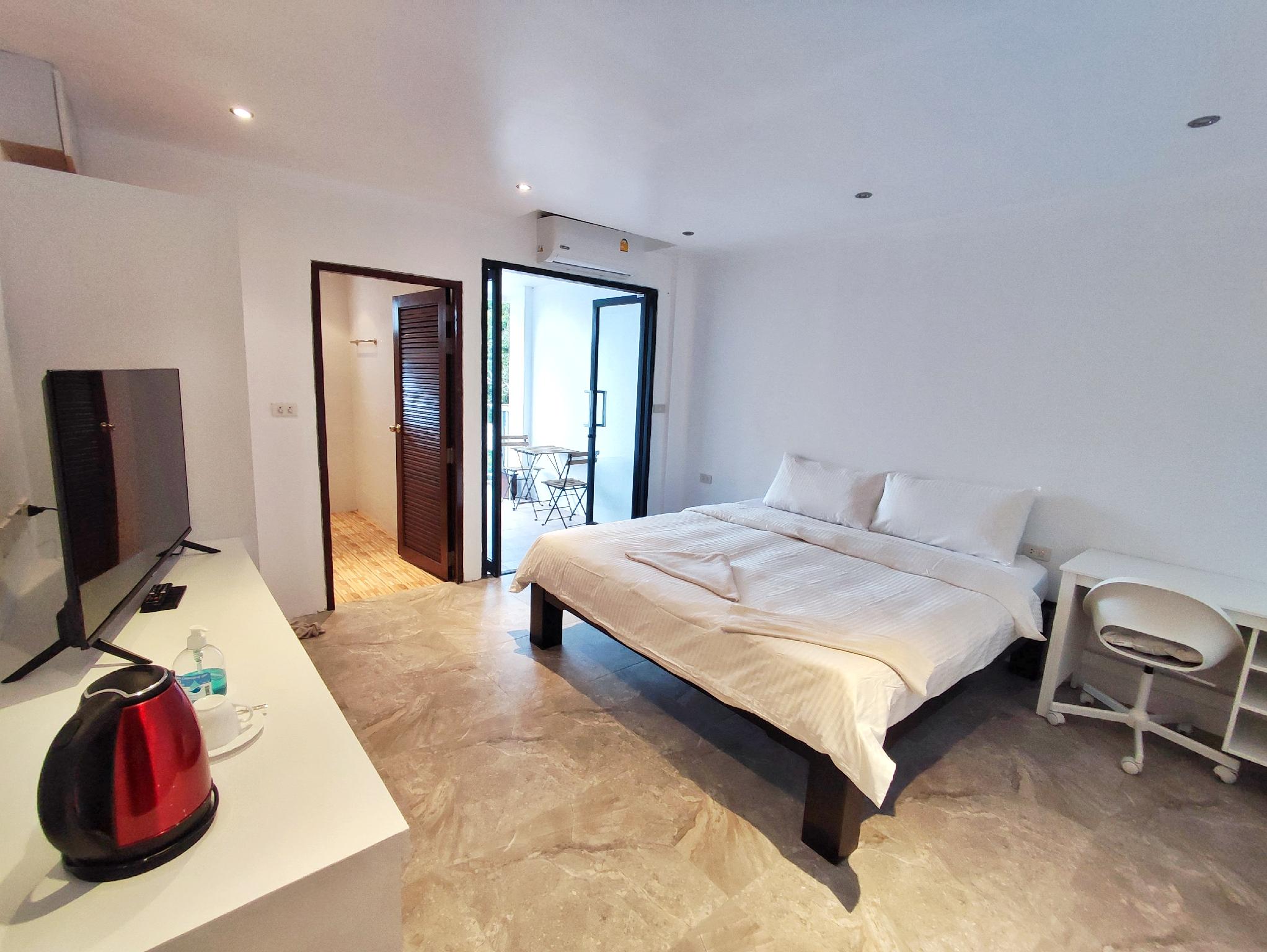 Platinum, Deluxe, Queen Bed, with Extra Bed