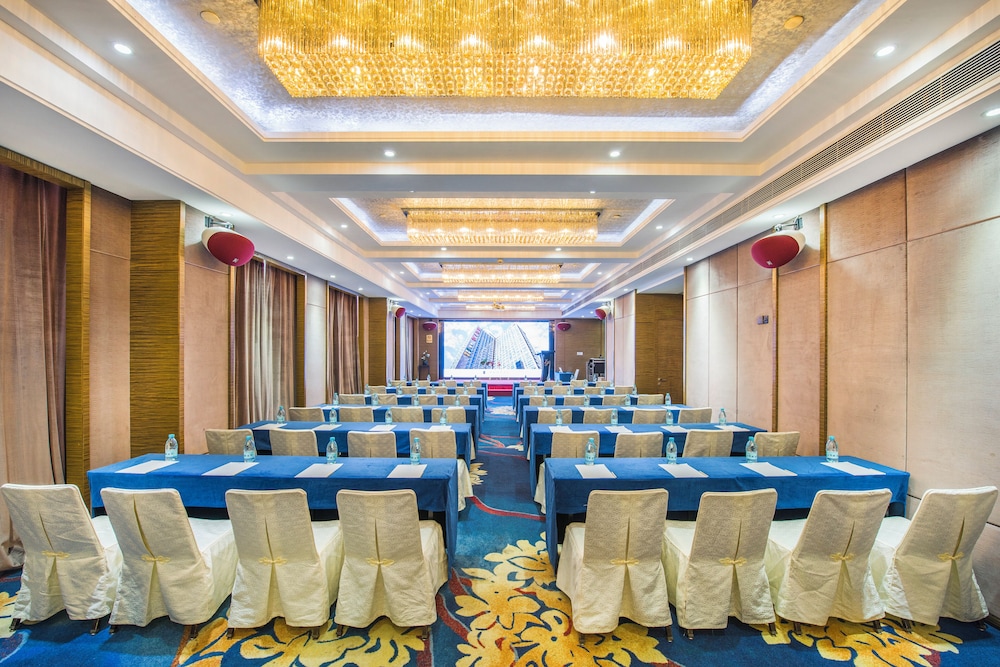 La Perle International Hotel 46/50