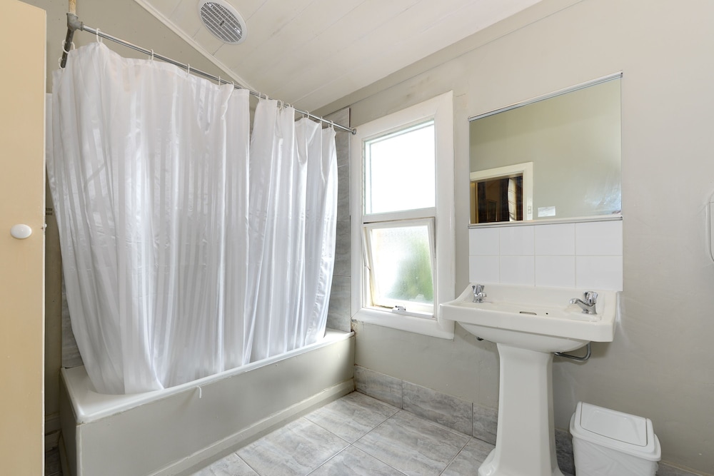Edinburgh Gallery Bed Breakfast 56/61