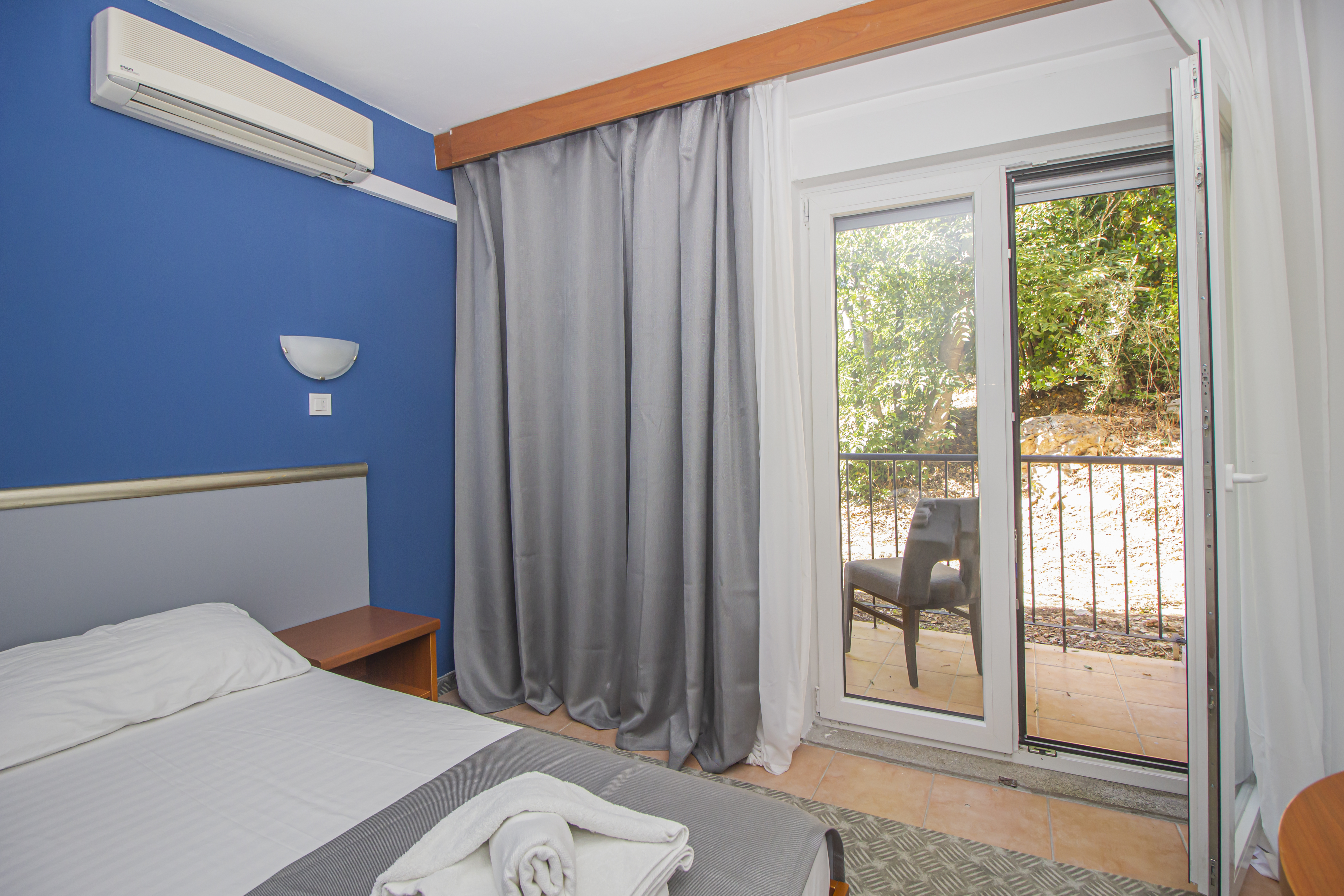 Room, Single, Double Bed