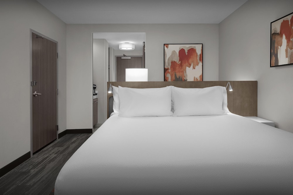 PREMIUM, KING BED, ACCESSIBLE
