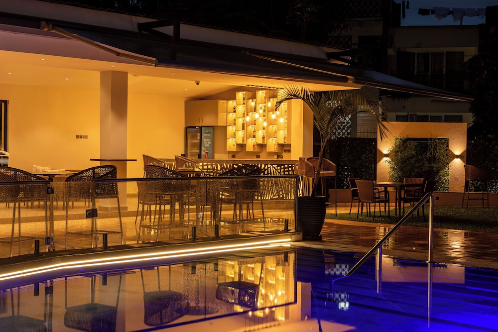 Bidwood Suite Hotel 4/50