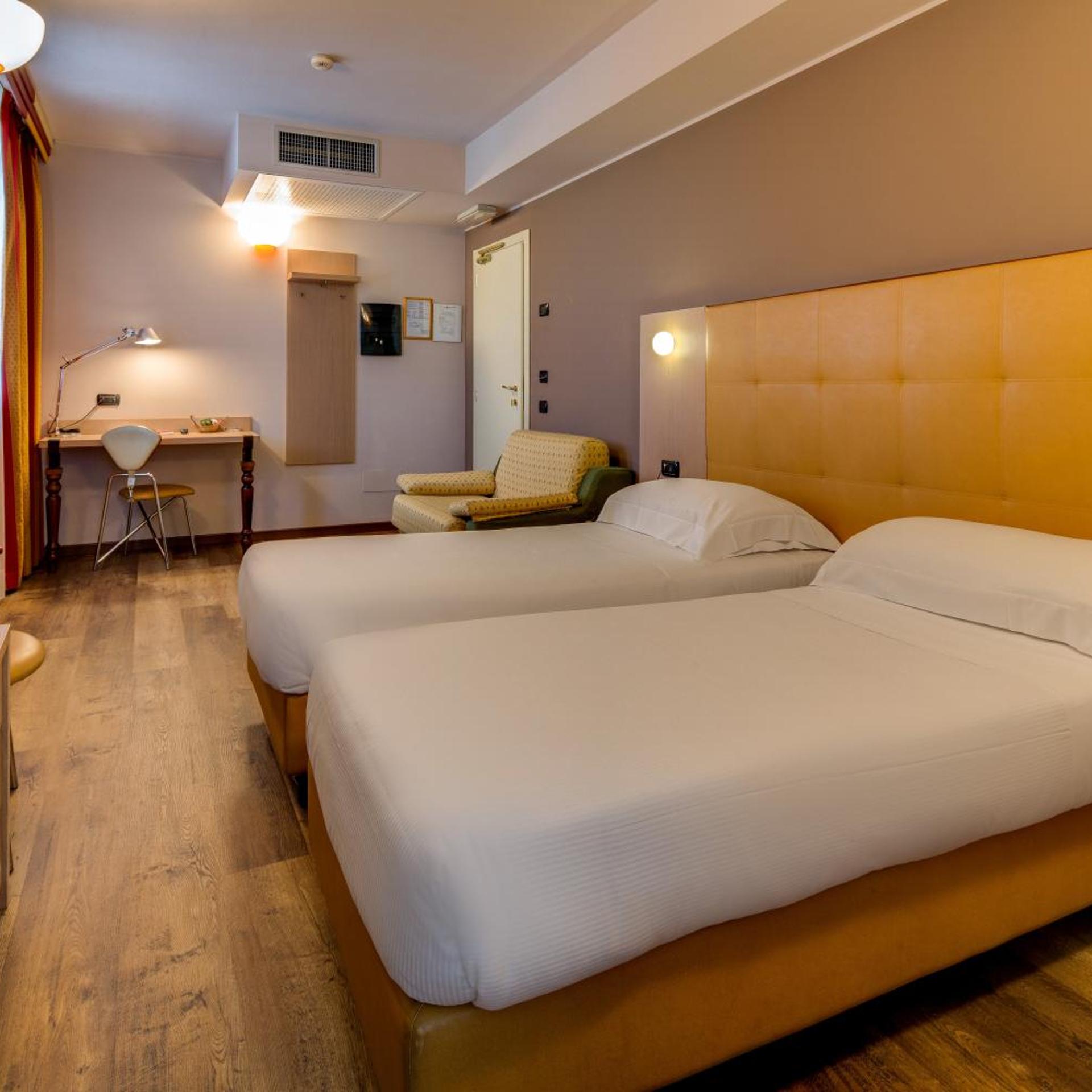 Room, Triple
