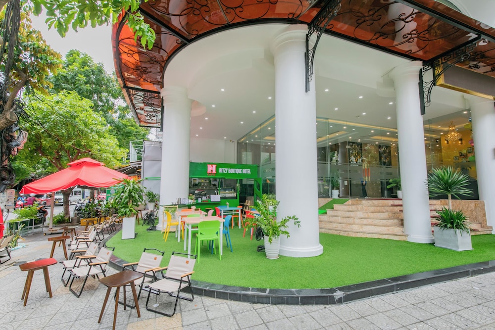 Ritzy Boutique Hotel Da Nang 70/77