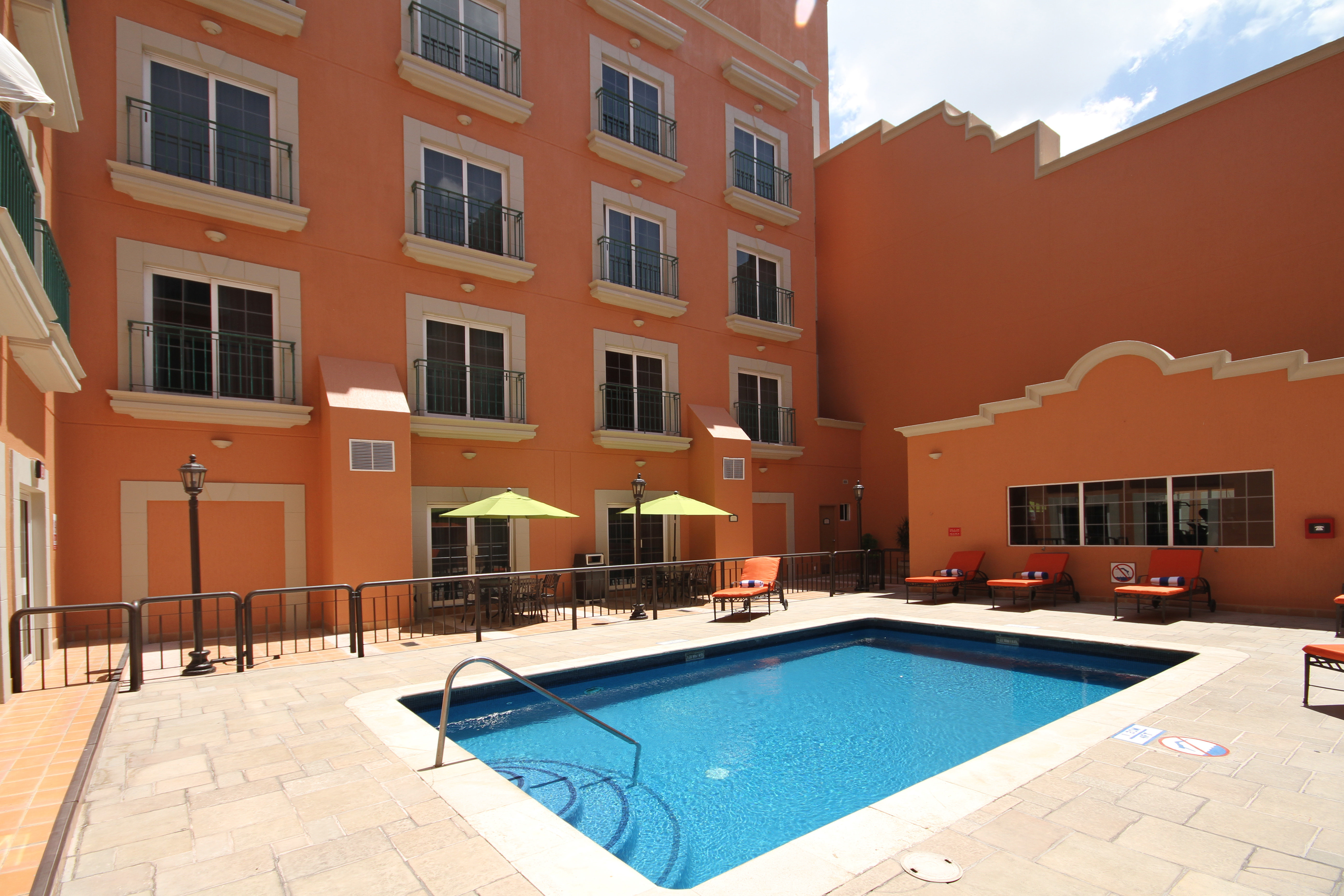 Holiday Inn Express Torreon 66/69