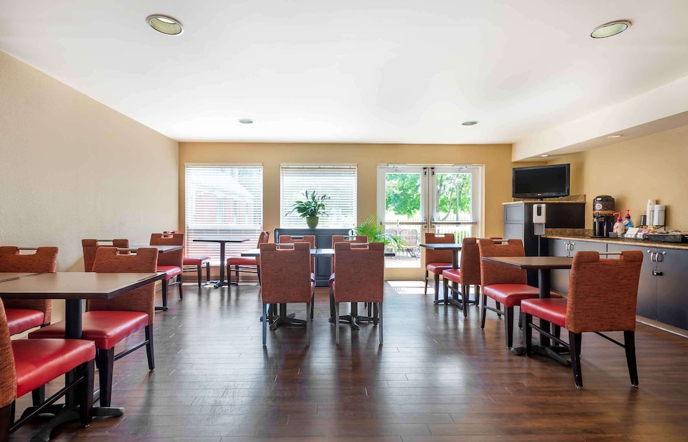 Studio 6 Corporate Extended Stay Philadelphia Malvern Swedesford Rd. PA 41/56