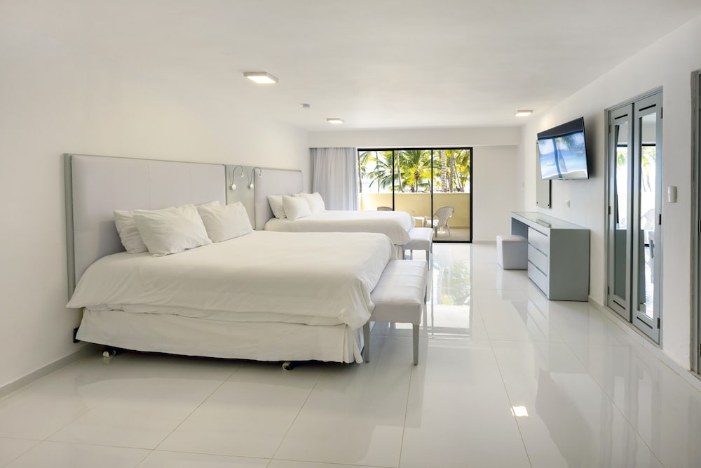 Viva Dominicus Beach by Wyndham, A Trademark All Inclusive 18/50