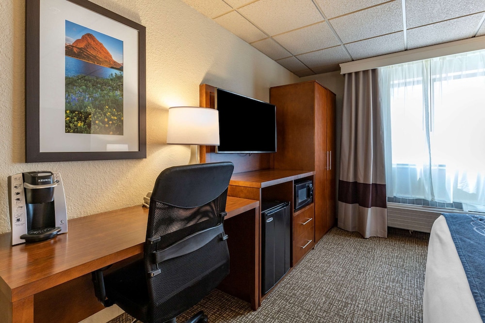 Comfort Inn and Suites Gateway to Glacier National Park 32/39