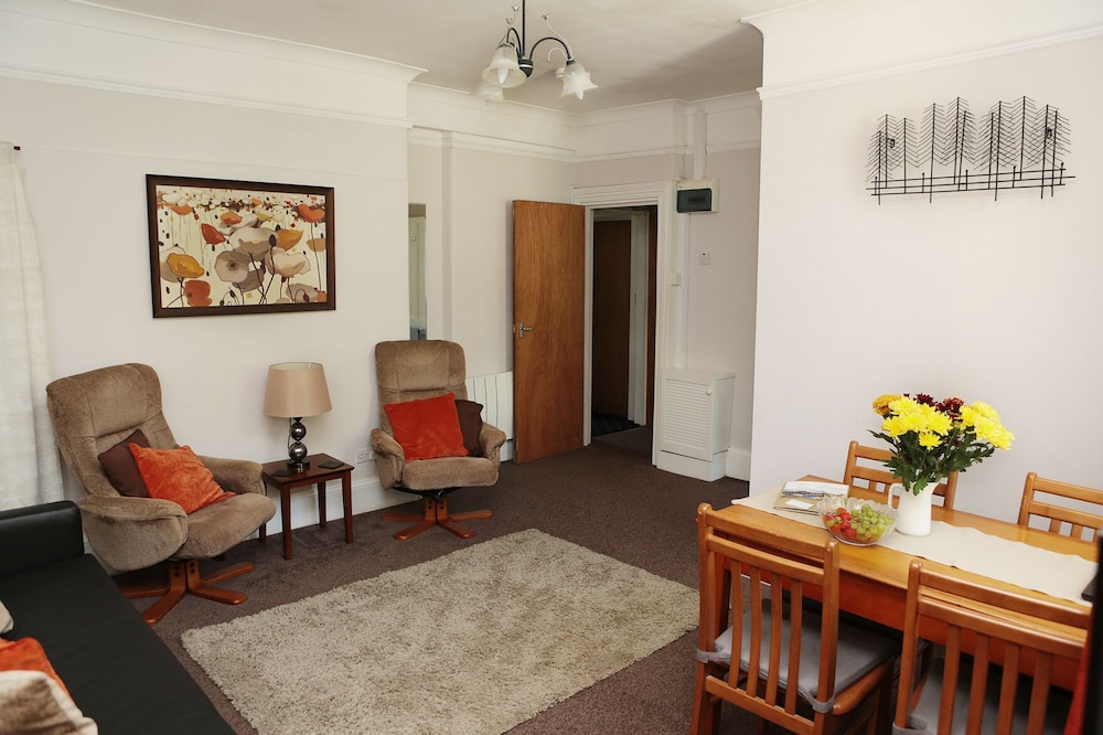 Abbey View Holiday Flats 24/48