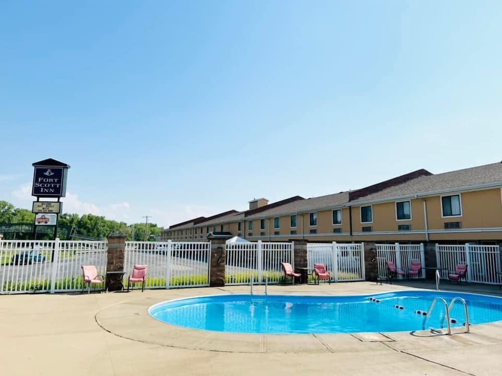 Super 8 by Wyndham Fort Scott 42/49