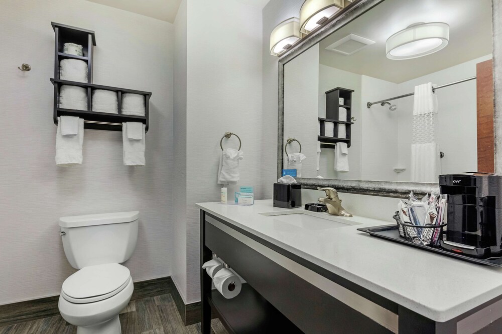 Hampton Inn & Suites Columbus 11/47