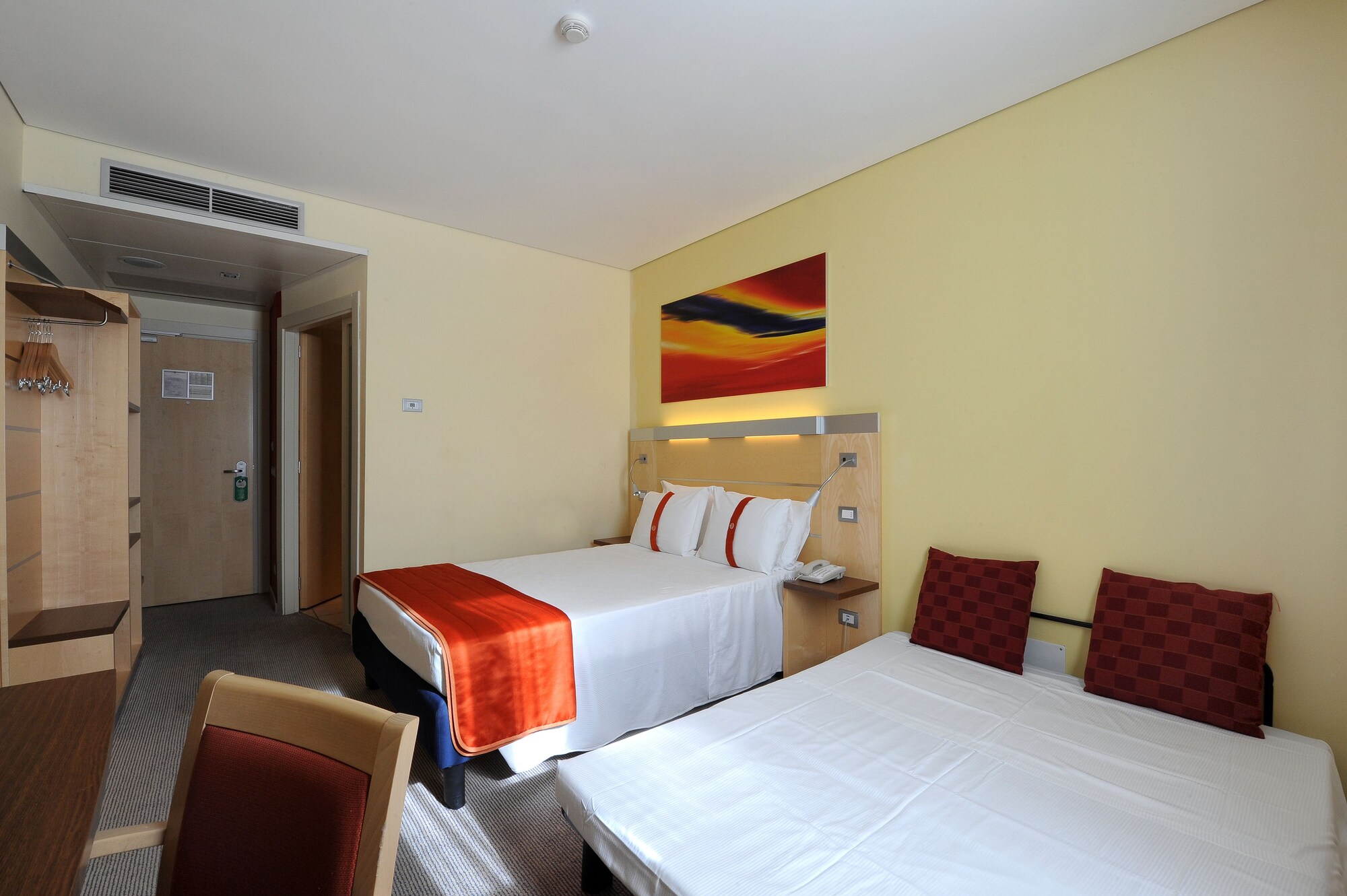 ROOM, TRIPLE