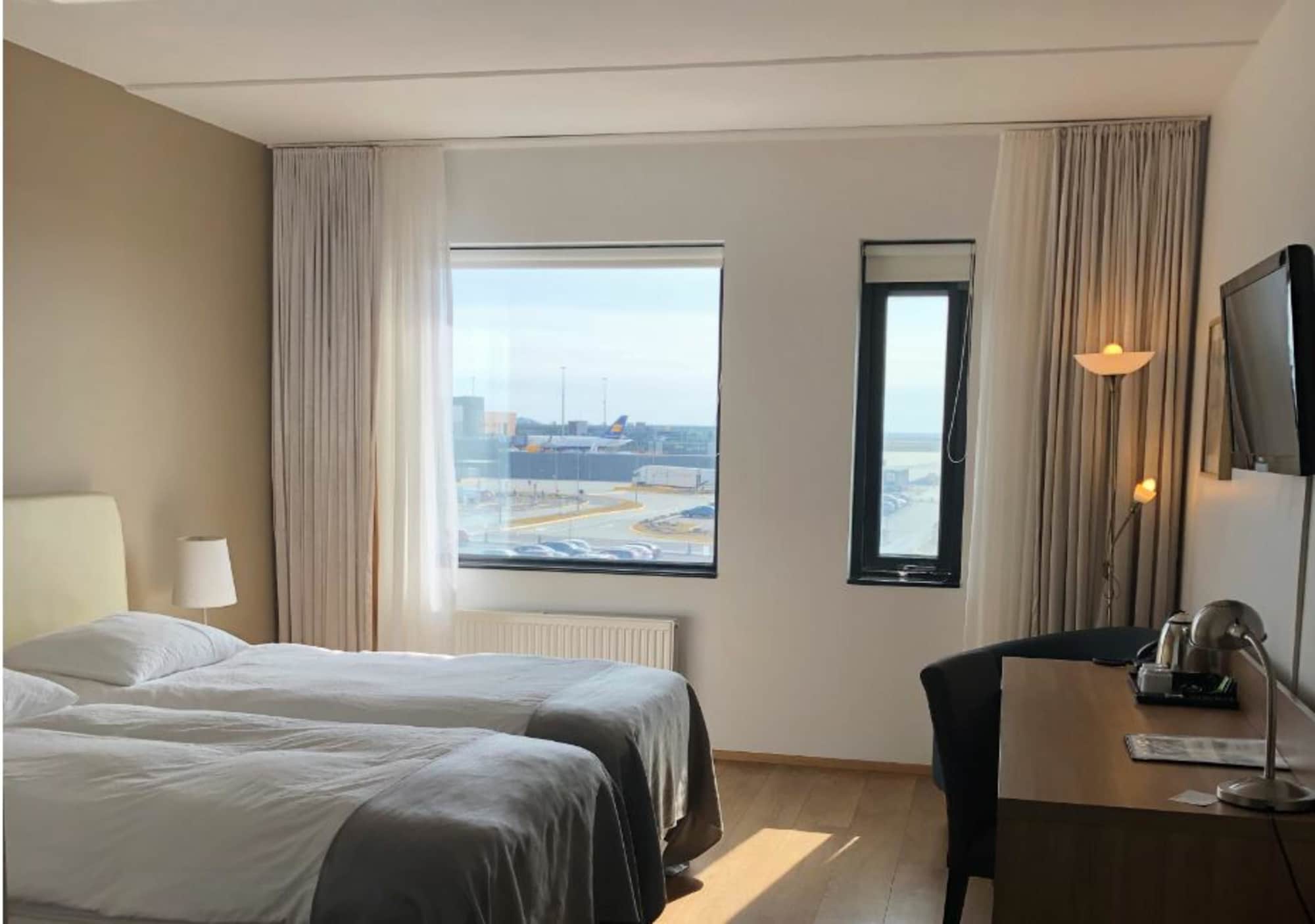 Standard, King Bed, Aurora Hotel At Reykjavik-Keflavik Airport Terminal Kef 9/10