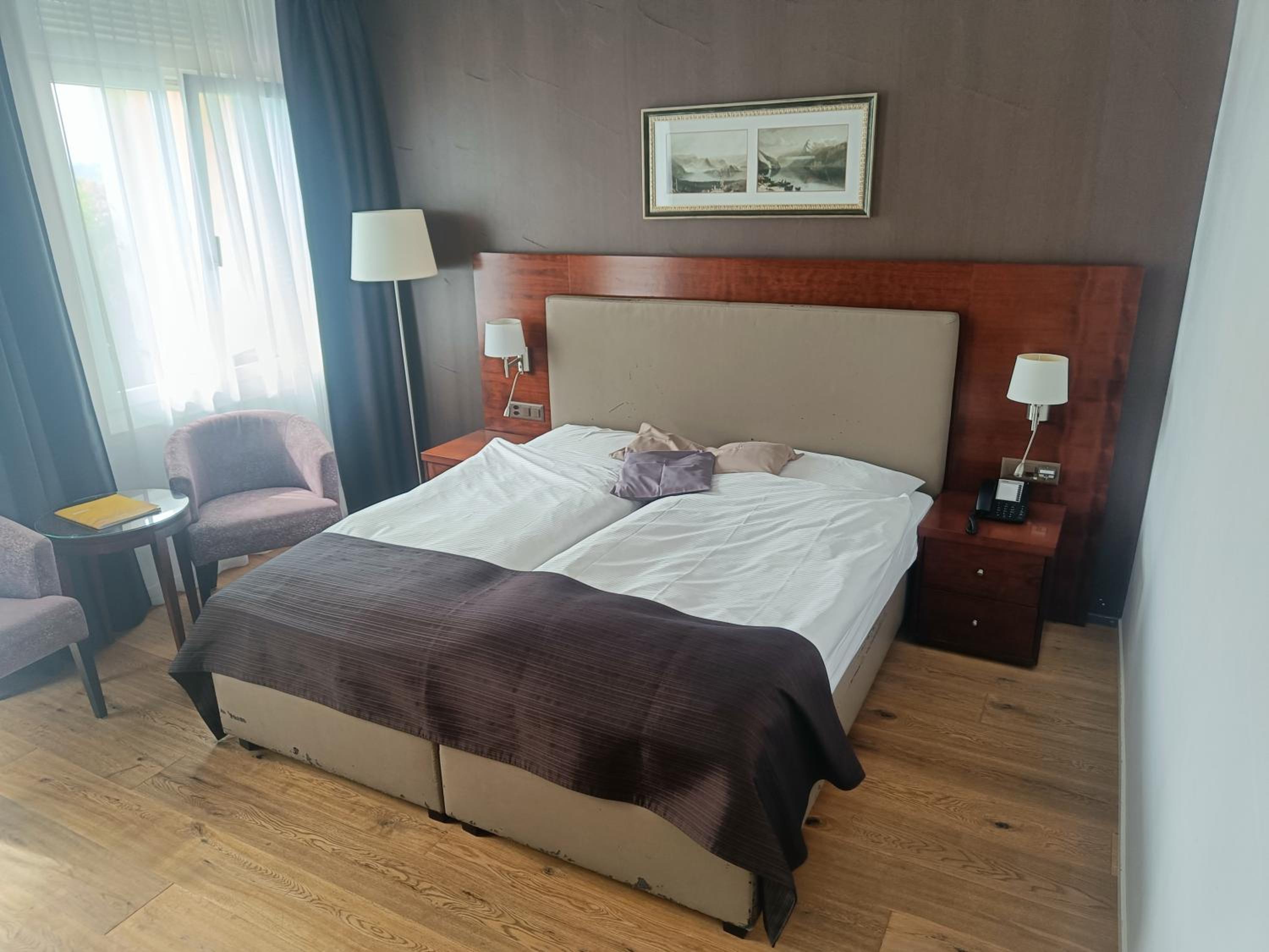 Superior, Double or Twin Bed, Lake View