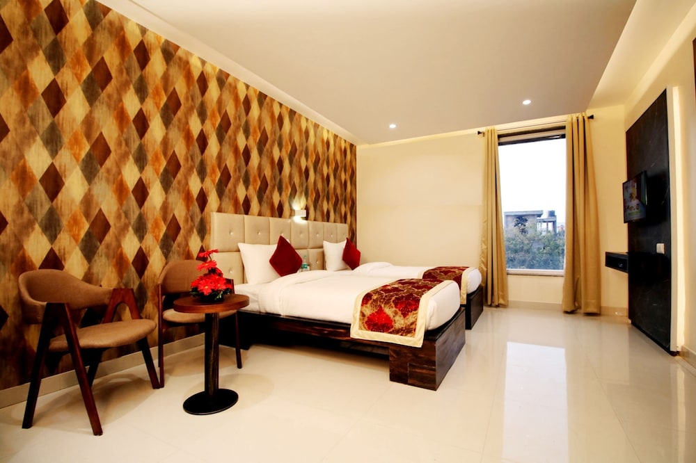 Pinnacle by Click Hotels, Lucknow 15/63