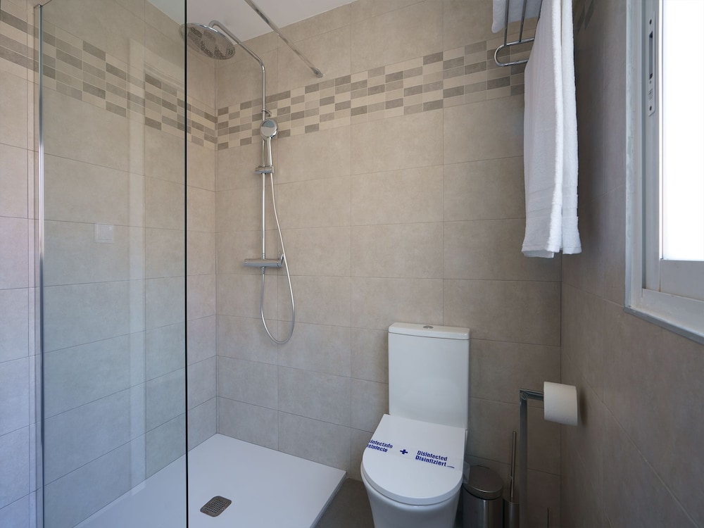 Hostal Anna Benidorm 30/34
