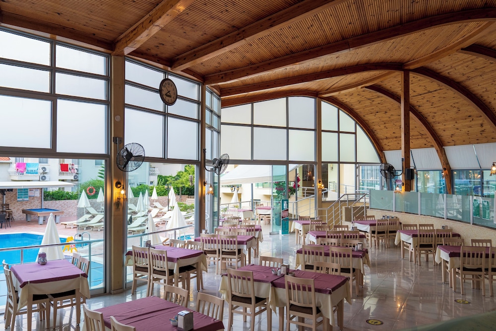 Belcehan Deluxe Hotel 27/50