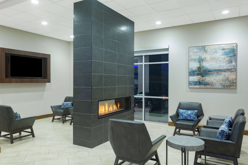 La Quinta Inn & Suites by Wyndham Joplin 40/56