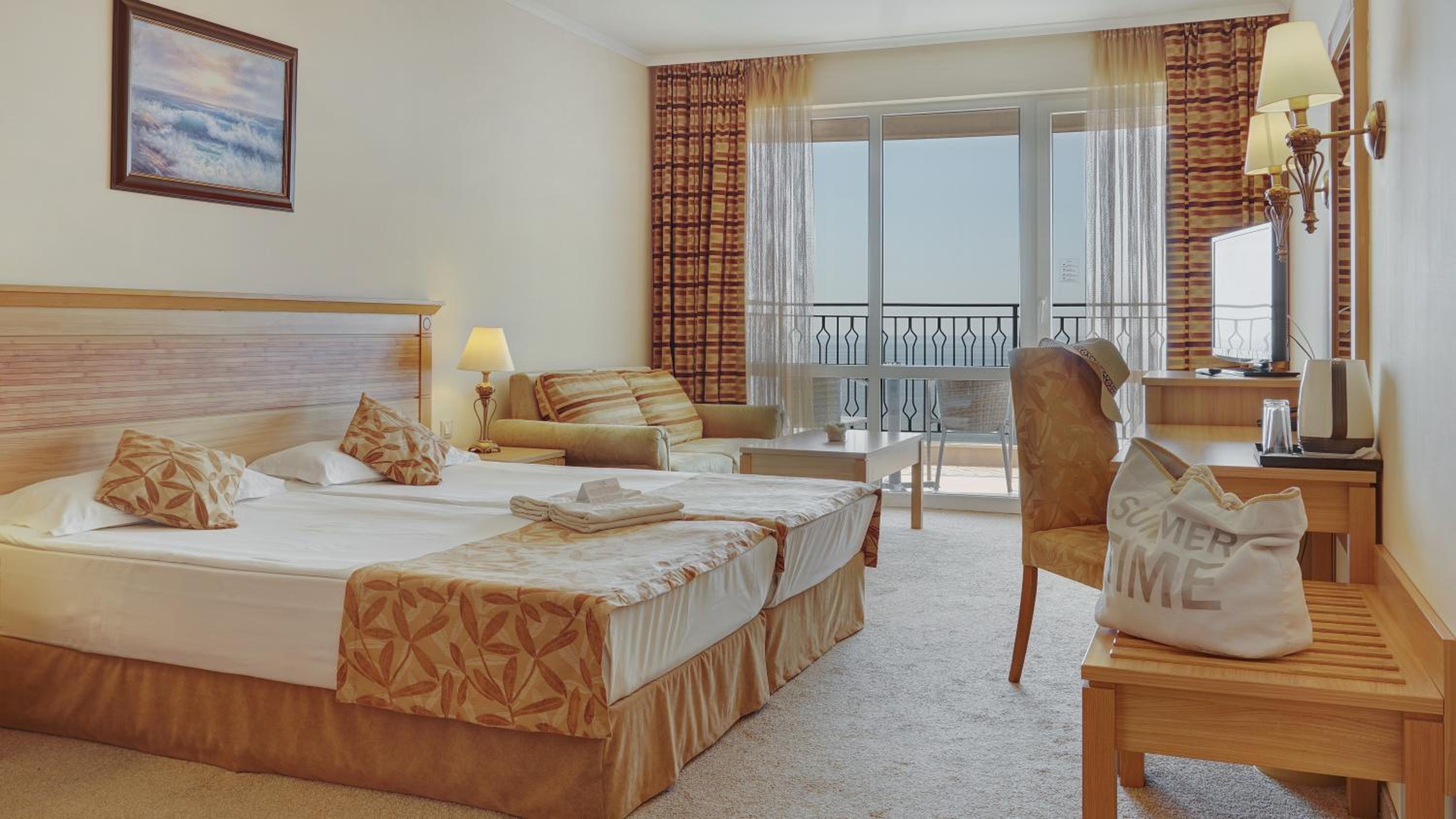 غرفة قياسية بسريرين منفصلين بإطلالة على البحر في طابق مرتفع، DIT Majestic Beach Resort 2/10