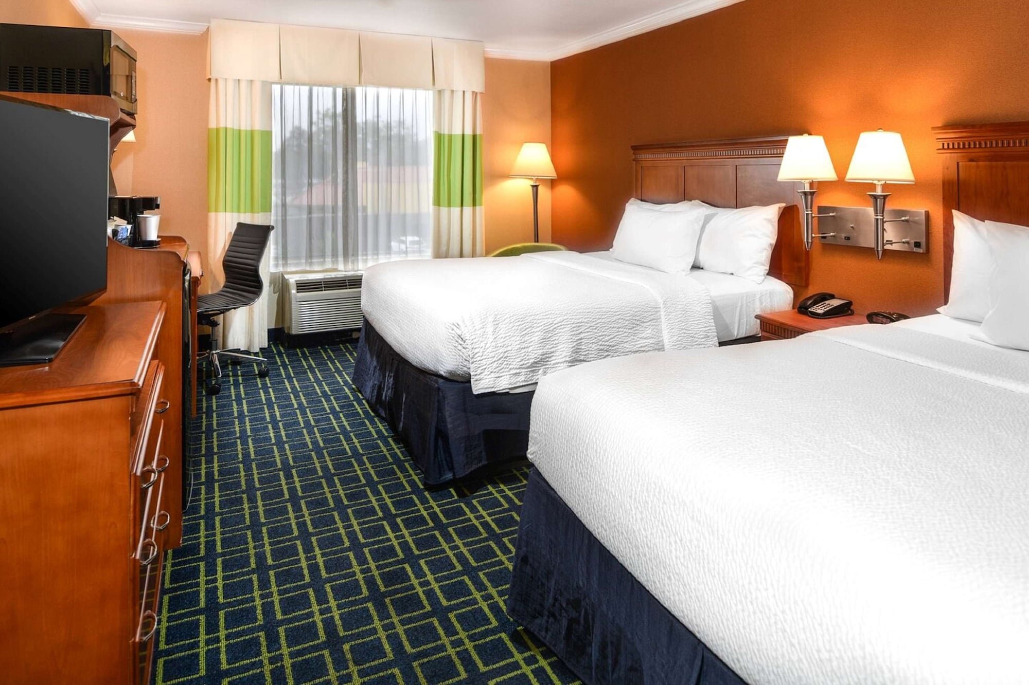STANDARD, 2 QUEEN BEDS