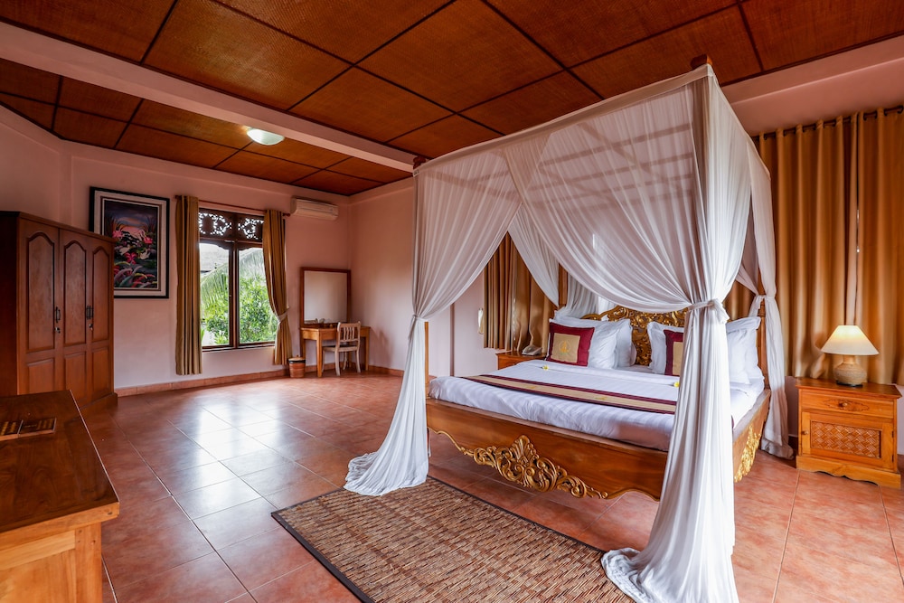 CLASSIC, QUEEN BED, GARDEN VIEW, BATHTUB