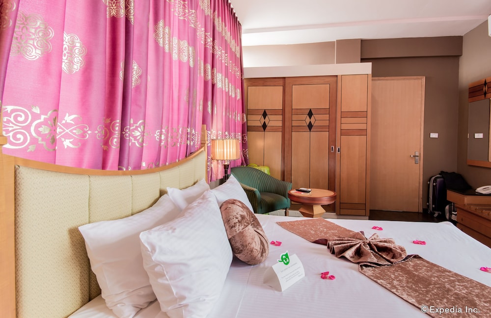 Golden Sun Villa Hotel 40/73