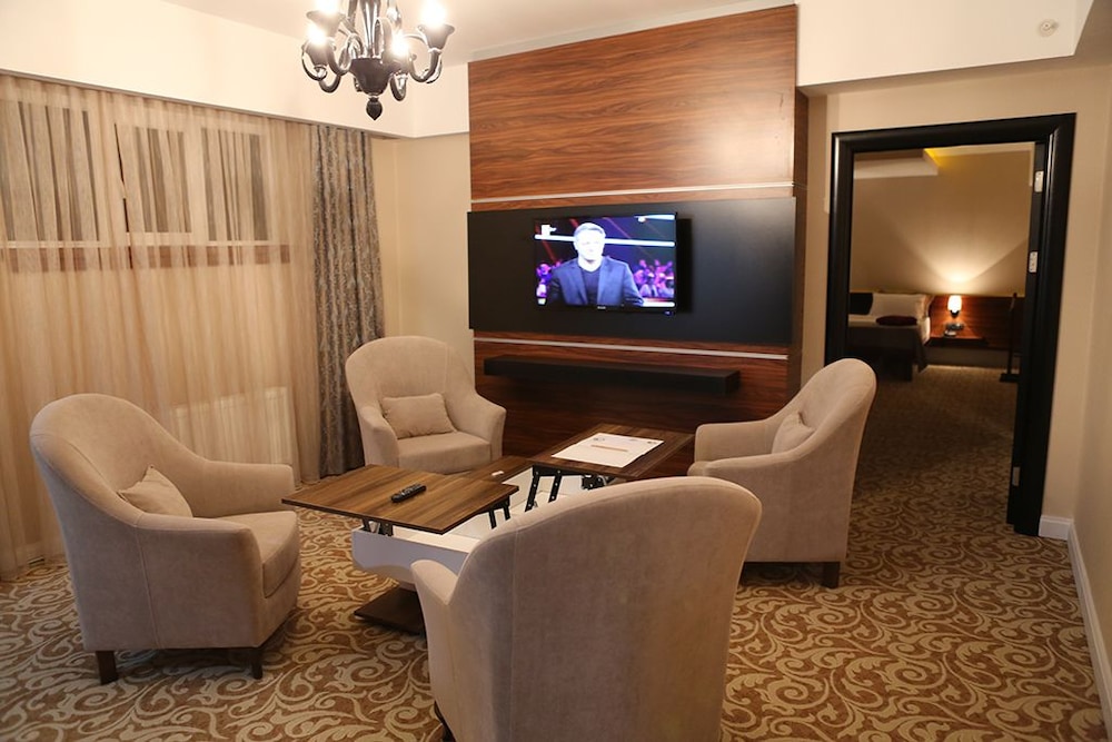 Madame Tadia Hotel 25/43