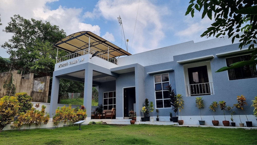 Ricardo Valley Inn 42/45