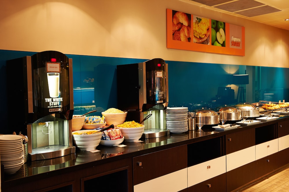 Holiday Inn Express Manchester Airport 51/74