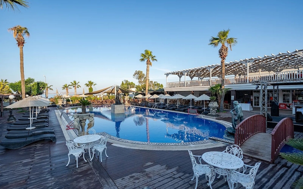 Golden Beach Resort Spa 55/72