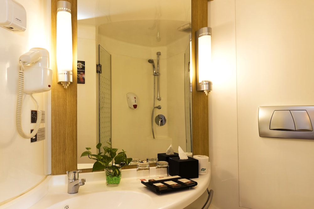 Ibis Bandung Pasteur 18/57
