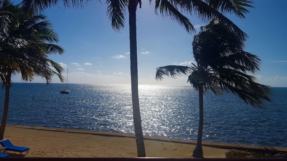 Tres Cocos Resort 62/67