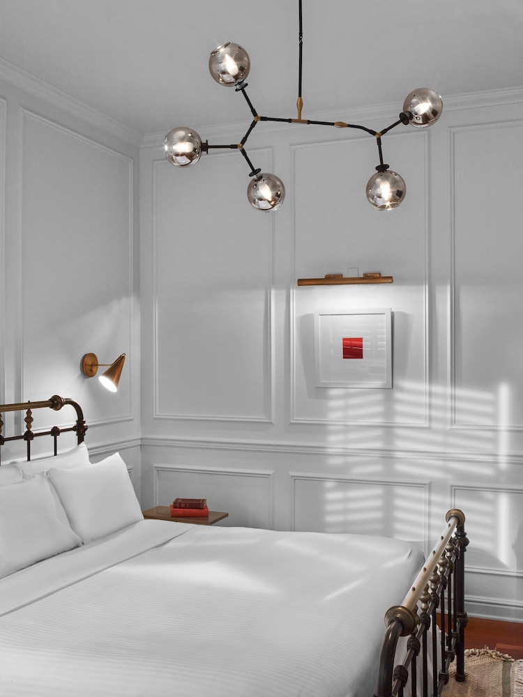 DELUXE, 2 QUEEN BEDS