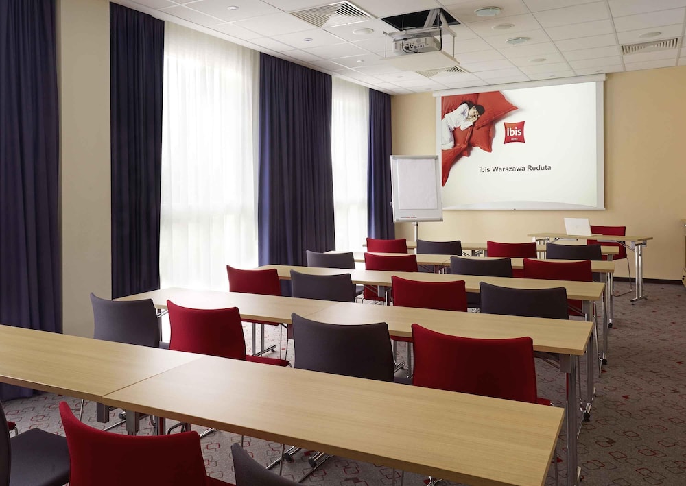 Ibis Warszawa Reduta 47/55