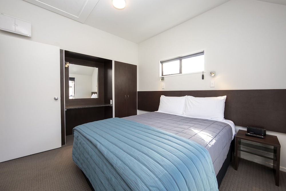 Ashford Motor Lodge 9/57