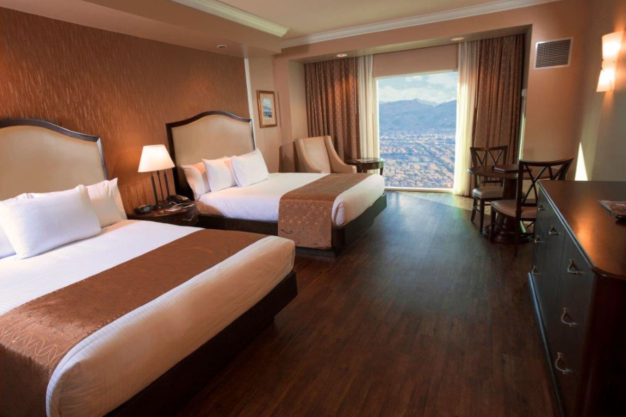PREMIUM, 2 QUEEN BEDS, WITH VIEW