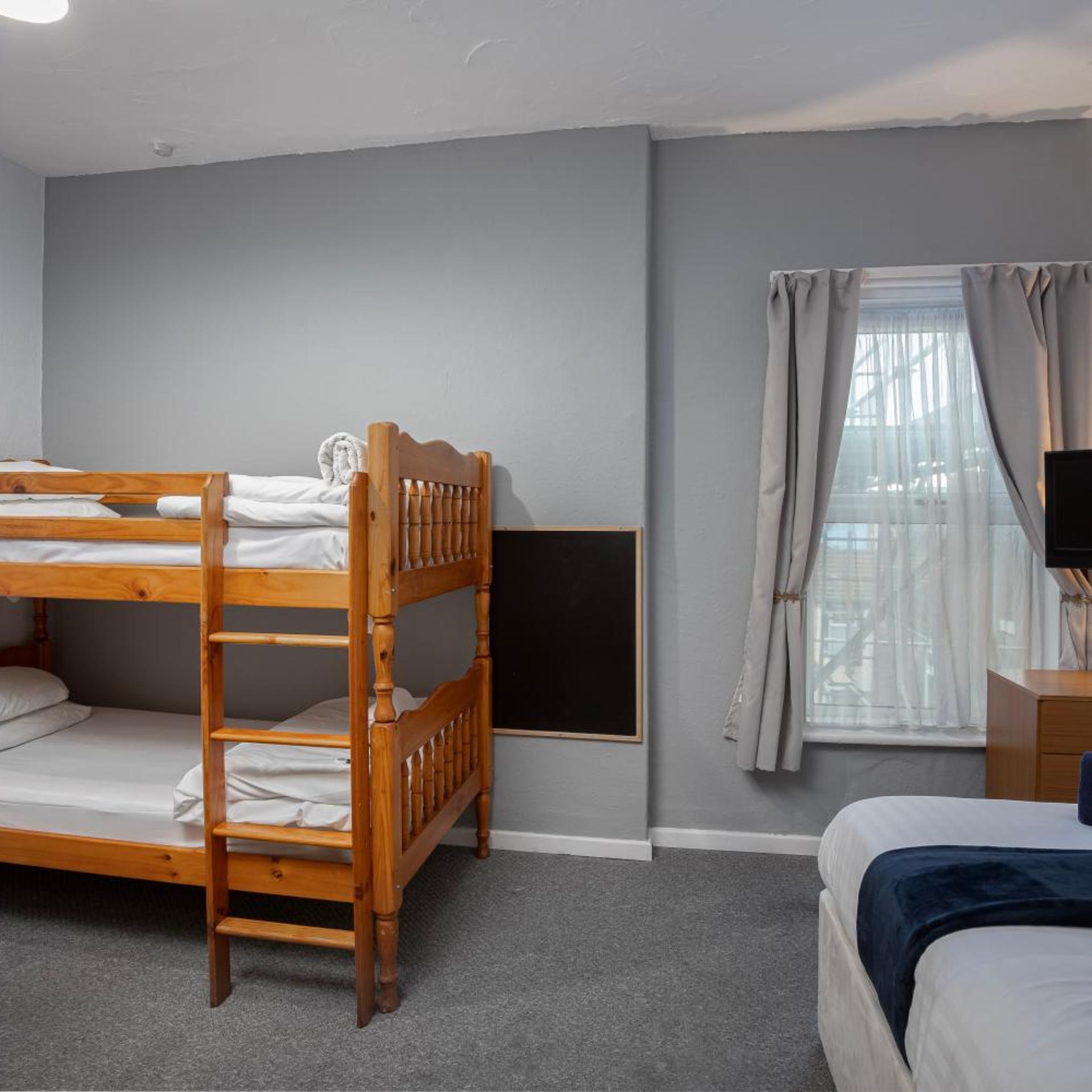 Family, Bunk Beds, Royal Oakwell Hotel 4/8