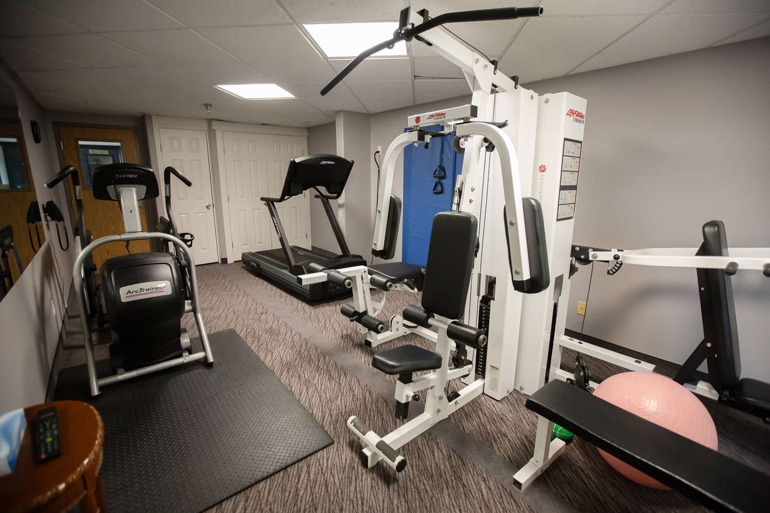 Super 8 by Wyndham Whitecourt 17/30
