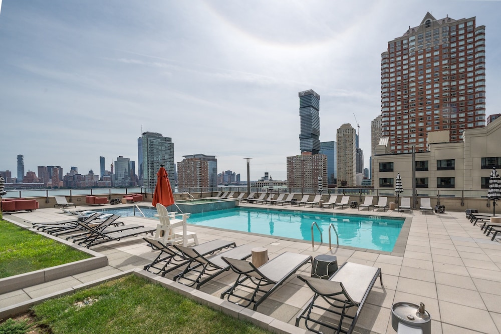 Global Luxury Suites Downtown Jersey City 64/71