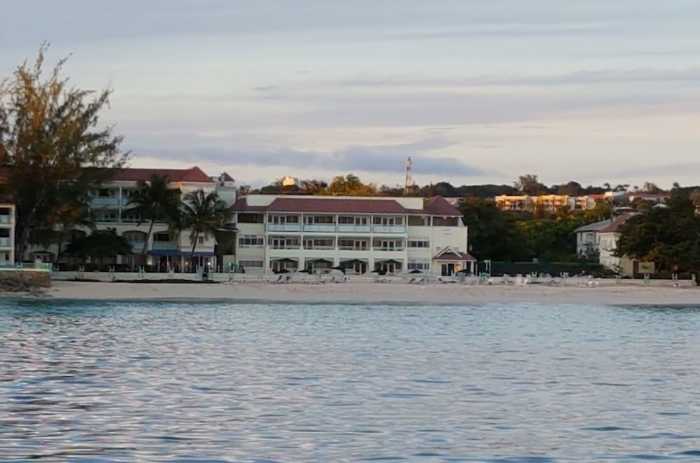 Coral Mist Beach Hotel 21/30
