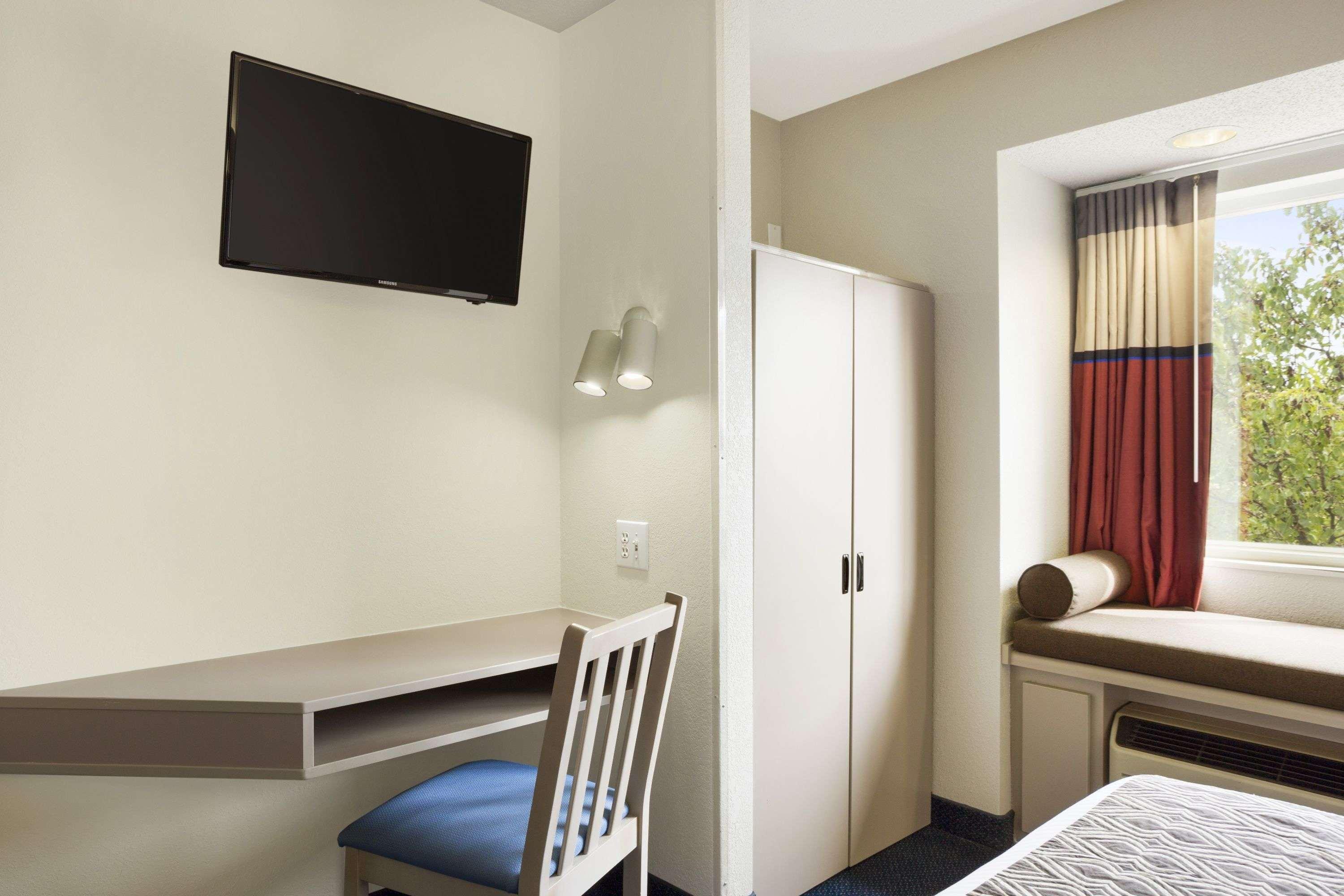 Microtel Inn Louisville East 26/28