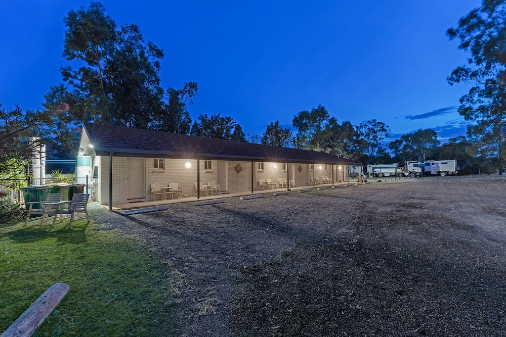 CASTLREAGH MOTOR INN 5/50