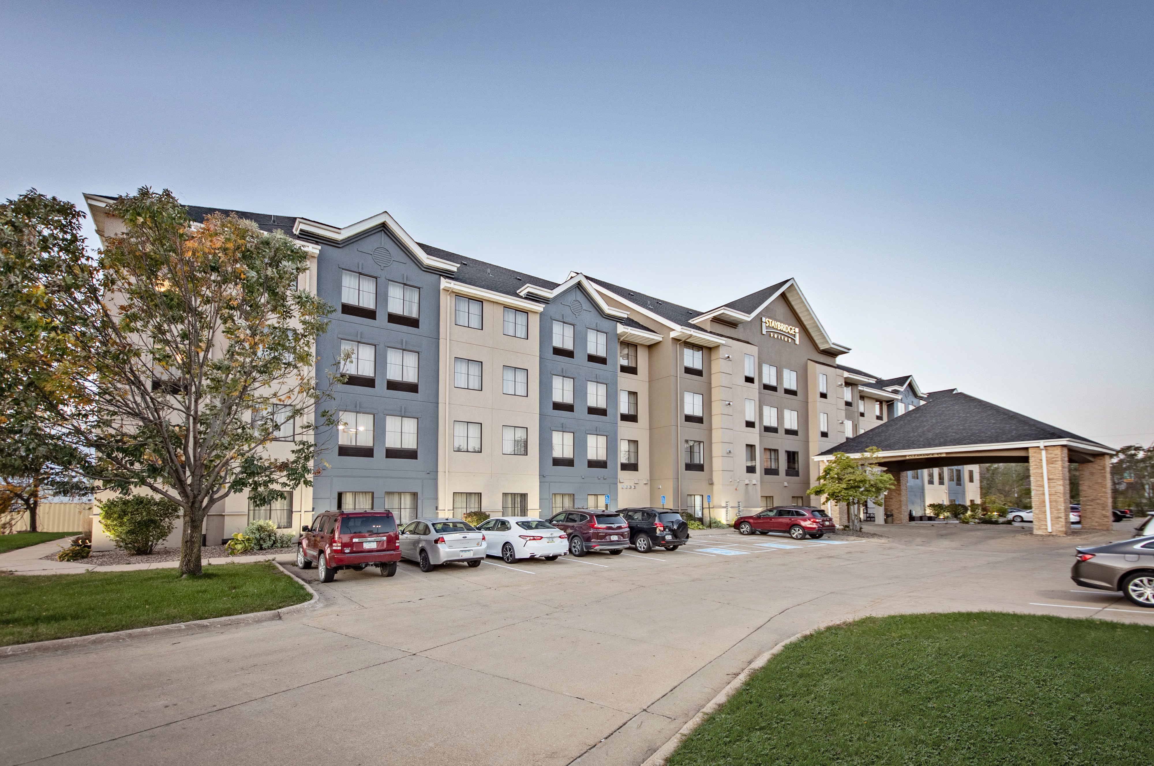 Staybridge Suites Cedar Rapids North 40/41