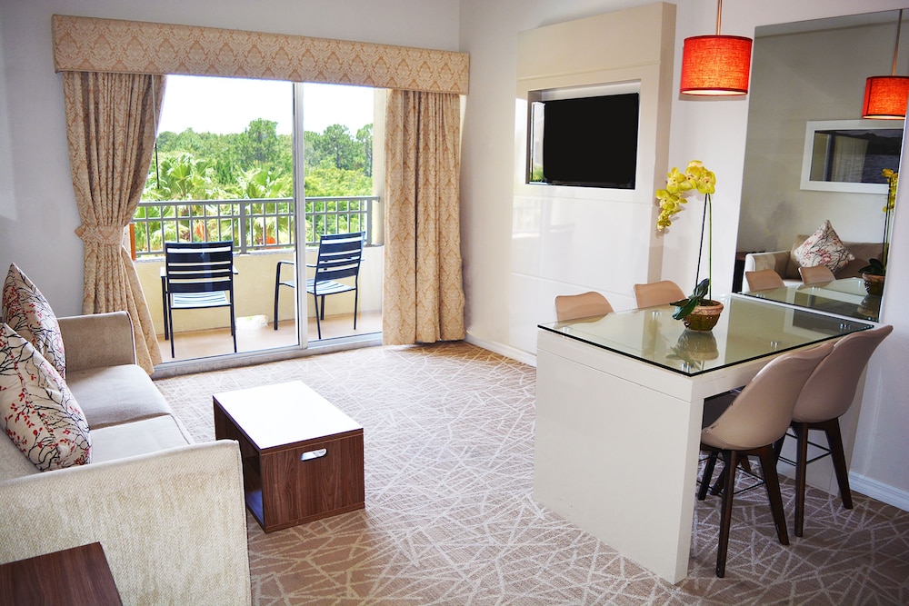 The Point Hotel & Suites 60/75